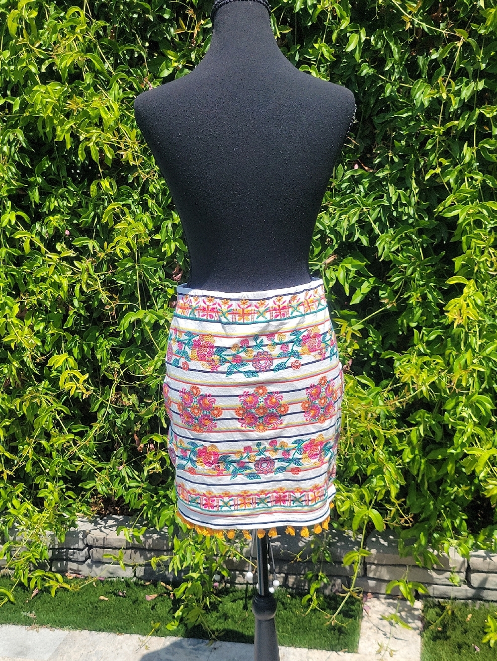 THML Multicolor Embroidered Pencil Skirt Southwest Boho Vibes Sz S - Picture 8 of 16